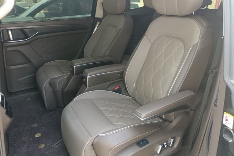 Used Volkswagen Viloran 2023 380TSI Prestige Edition Left Rear Seat