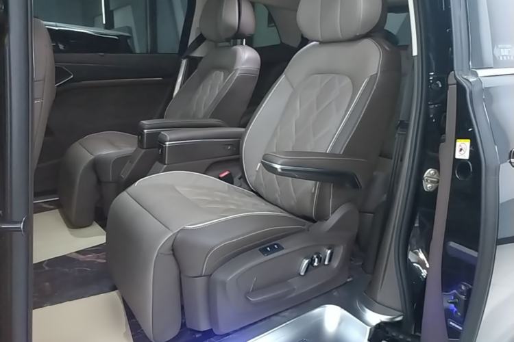 Used Volkswagen Viloran 2023 380TSI Prestige Edition Left Rear Seat