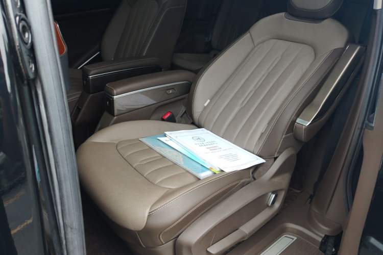 Used Volkswagen Viloran 2023 380TSI Luxury Edition Left Rear Seat