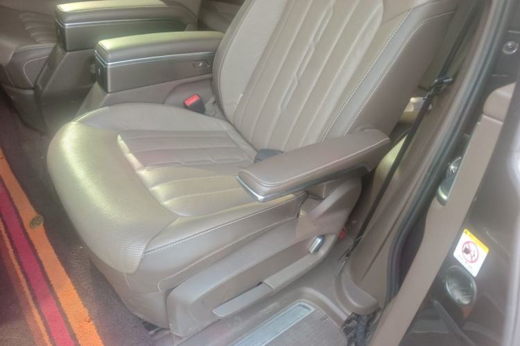 Used Volkswagen Viloran 2023 380TSI Luxury Edition Left Rear Seat