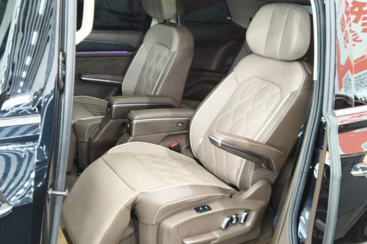 Used Volkswagen Viloran 2023 380TSI Prestige Edition Left Rear Seat