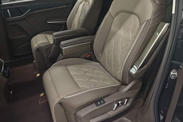 Used Volkswagen Viloran 2023 380TSI Prestige Edition Left Rear Seat