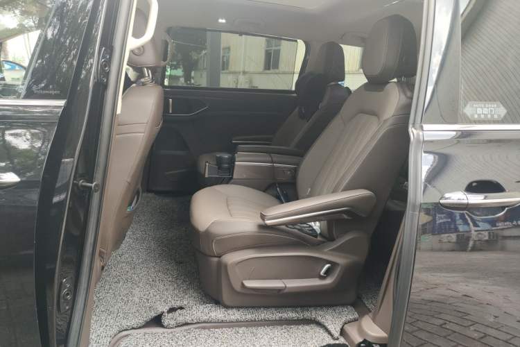 Used Volkswagen Viloran 2023 380TSI Luxury Edition Left Rear Seat