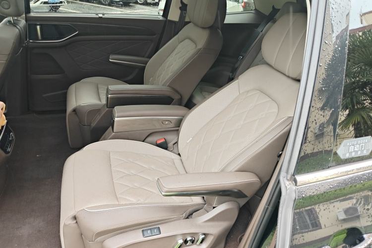 Used Volkswagen Viloran 2023 380TSI Prestige Edition Left Rear Seat