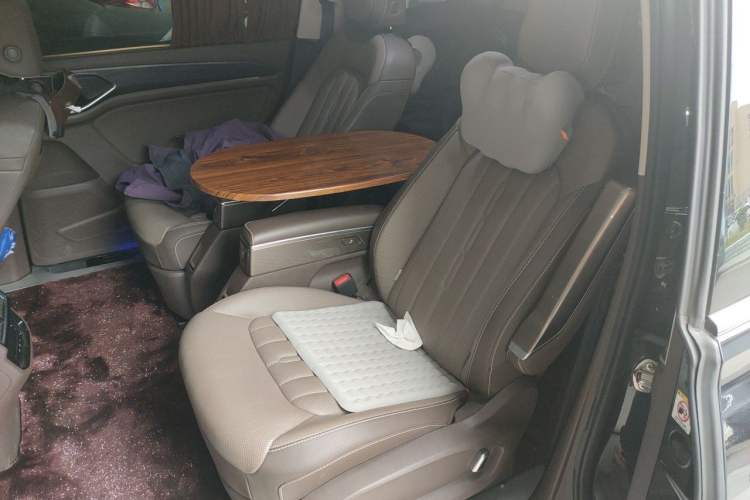 Used Volkswagen Viloran 2023 380TSI Luxury Edition Left Rear Seat
