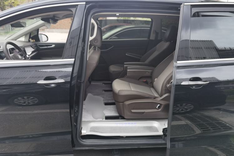 Used Volkswagen Viloran 2023 Revised 330TSI Business Edition Left Rear Seat