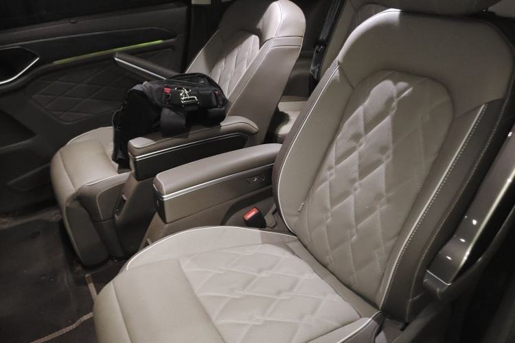 Used Volkswagen Viloran 2023 380TSI Prestige Edition Left Rear Seat