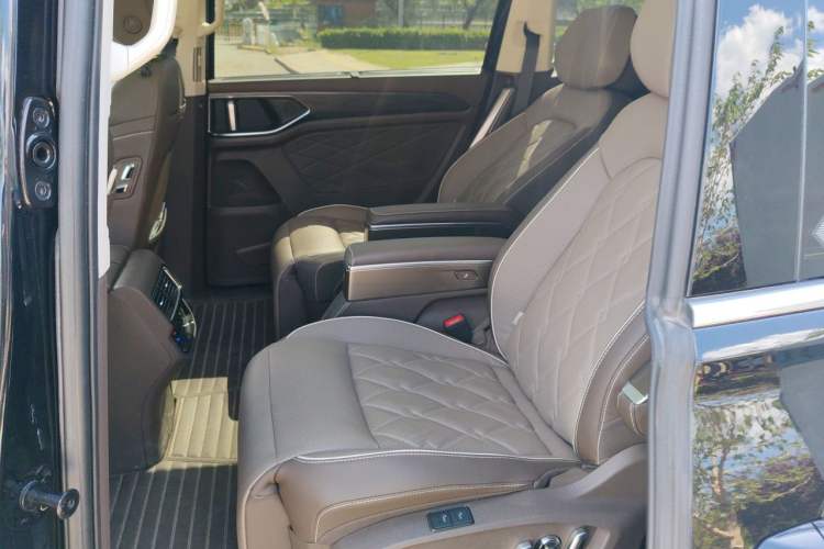 Used Volkswagen Viloran 2023 380TSI Prestige Edition Left Rear Seat