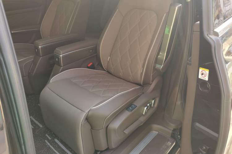 Used Volkswagen Viloran 2023 380TSI Prestige Edition Left Rear Seat