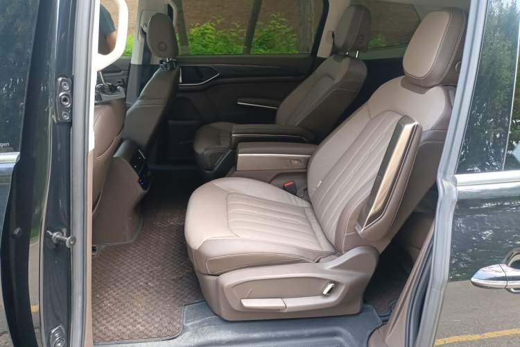 Used Volkswagen Viloran 2023 380TSI Luxury Edition Left Rear Seat