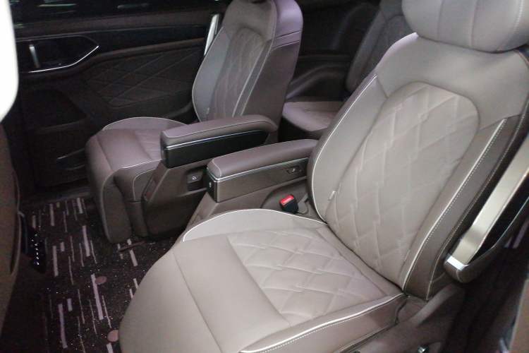 Used Volkswagen Viloran 2023 380TSI Prestige Edition Left Rear Seat