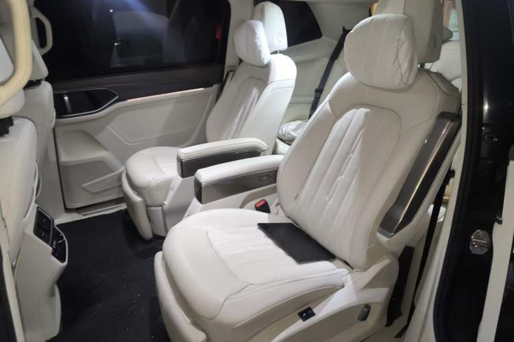 Used Volkswagen Viloran 2023 Revised Version 380TSI Luxury Edition Left Rear Seat