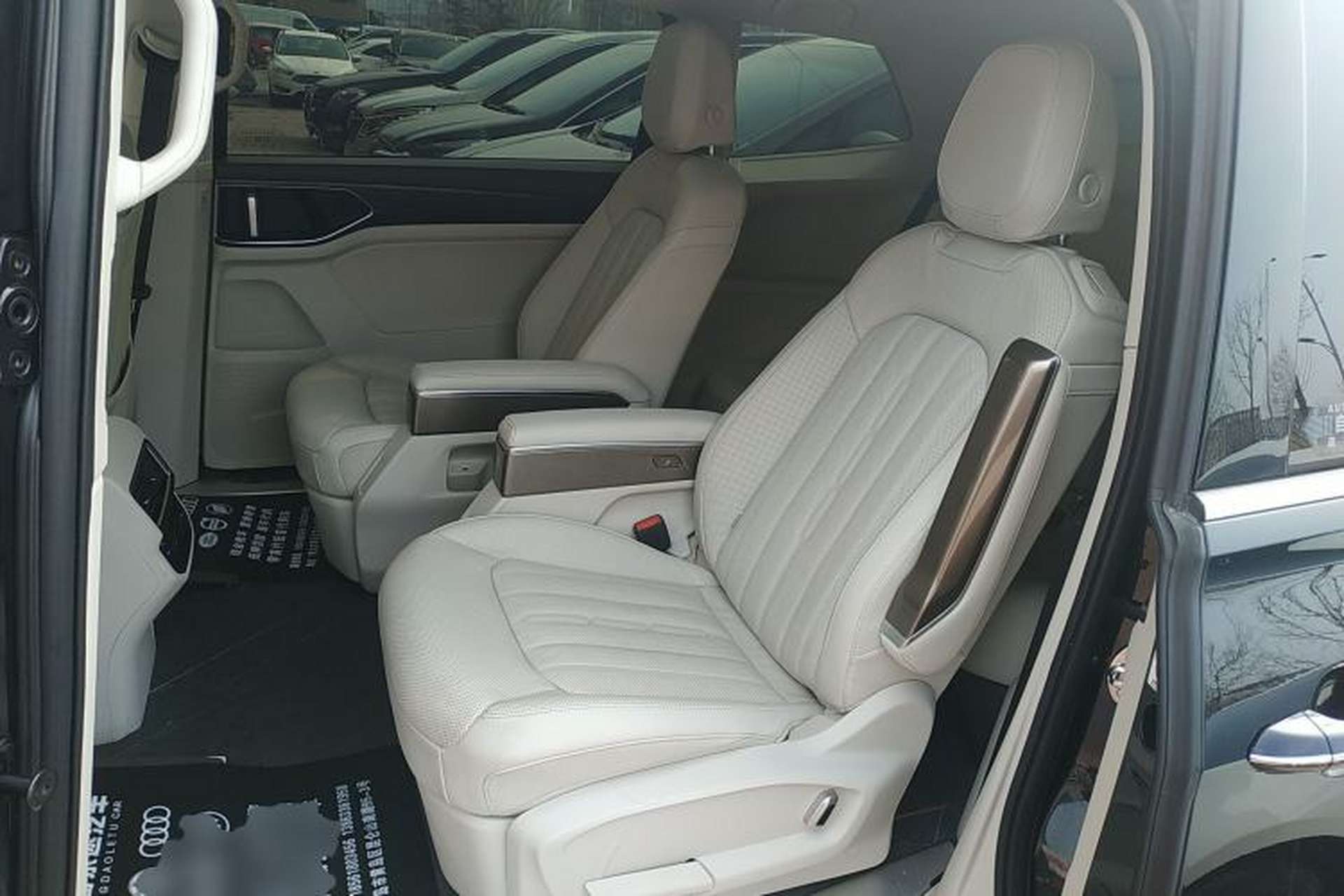 Used Volkswagen Viloran 2023 380TSI Luxury Edition Left Rear Seat