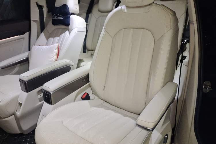 Used Volkswagen Viloran 2023 Revised Version 380TSI Luxury Edition Left Rear Seat