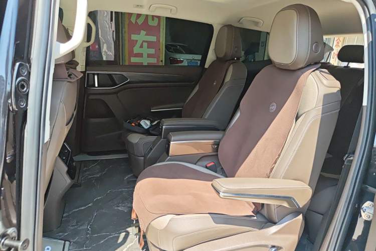 Used Volkswagen Viloran 2023 330TSI Luxury Edition Left Rear Seat