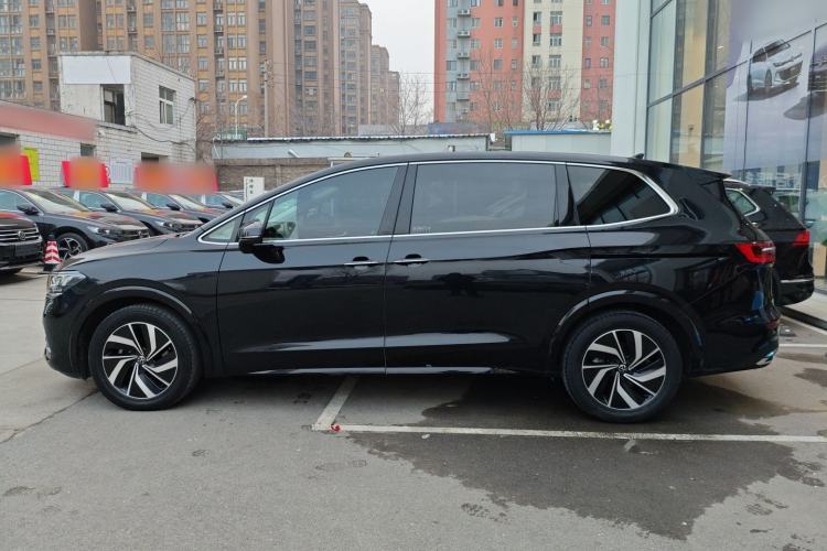 Used Volkswagen Viloran 2023 Facelift 330TSI Luxury Edition Left Side