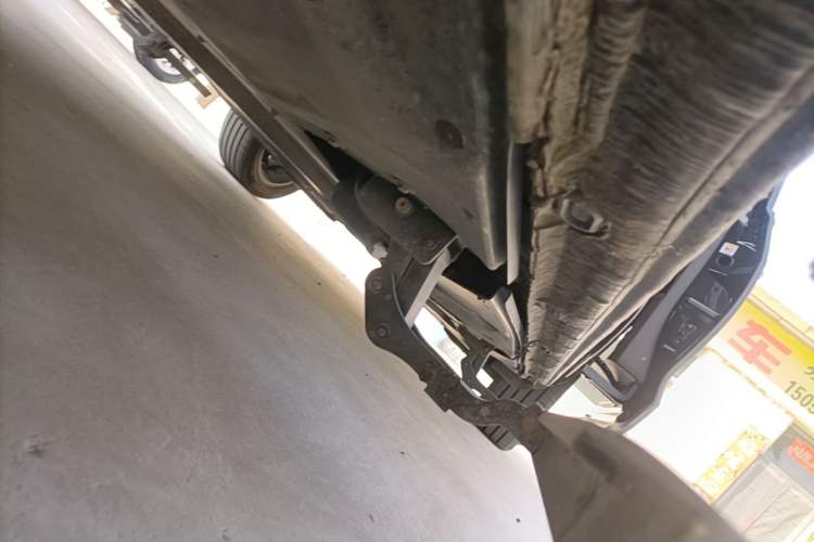 Used Volkswagen Viloran 2023 380TSI Prestige Edition Left Side Sill