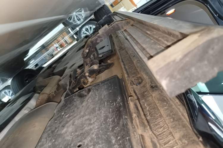 Used Volkswagen Viloran 2023 380TSI Prestige Edition Left Side Sill