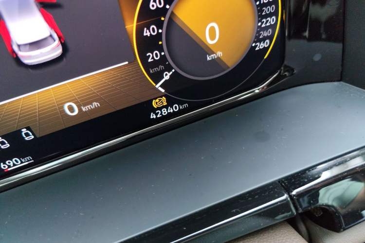 Used Volkswagen Viloran 2023 380TSI Luxury Edition Odometer Close Up