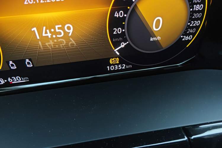 Used Volkswagen Viloran 2023 Revised Version 380TSI Luxury Edition Odometer Close Up