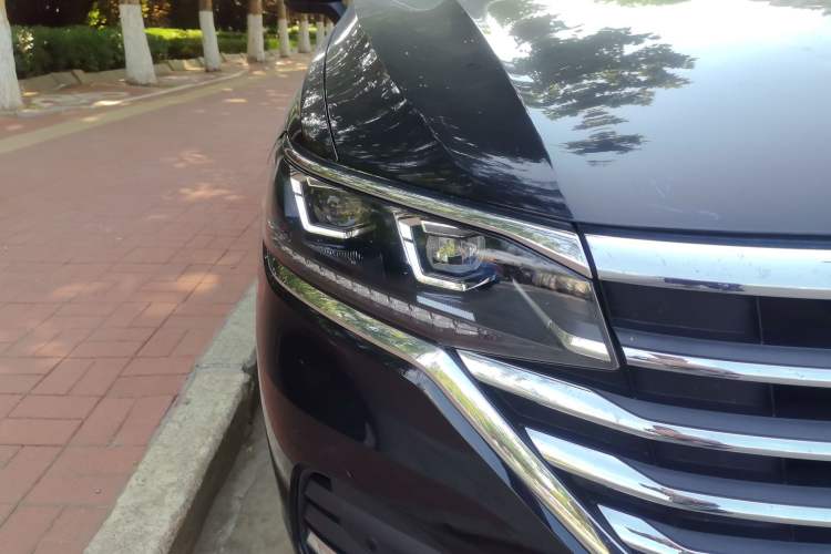Used Volkswagen Viloran 2023 380TSI Luxury Edition Right Front Headlight