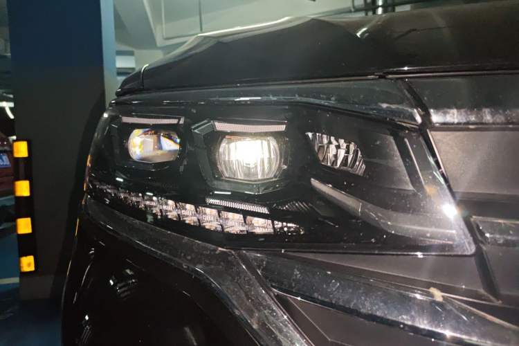 Used Volkswagen Viloran 2023 Revised Version 380TSI Luxury Edition Right Front Headlight