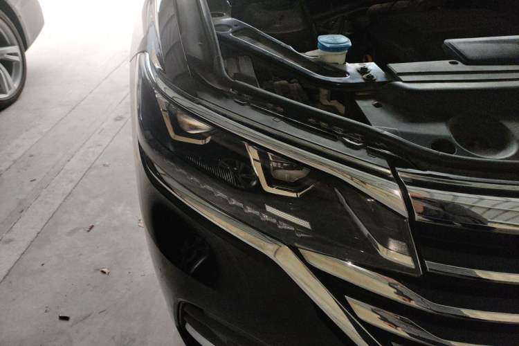 Used Volkswagen Viloran 2023 380TSI Luxury Edition Right Front Headlight
