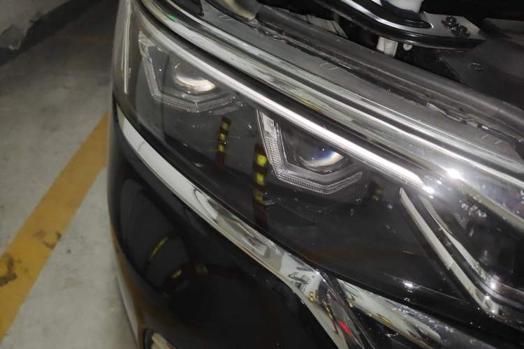 Used Volkswagen Viloran 2023 380TSI Prestige Edition Right Front Headlight