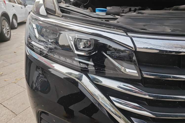 Used Volkswagen Viloran 2023 Revised Version 380TSI Luxury Edition Right Front Headlight