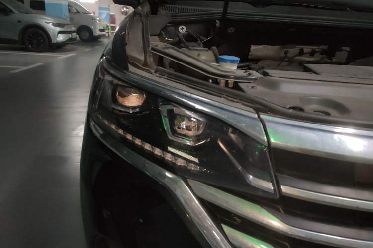 Used Volkswagen Viloran 2023 Revised Version 380TSI Luxury Edition Right Front Headlight