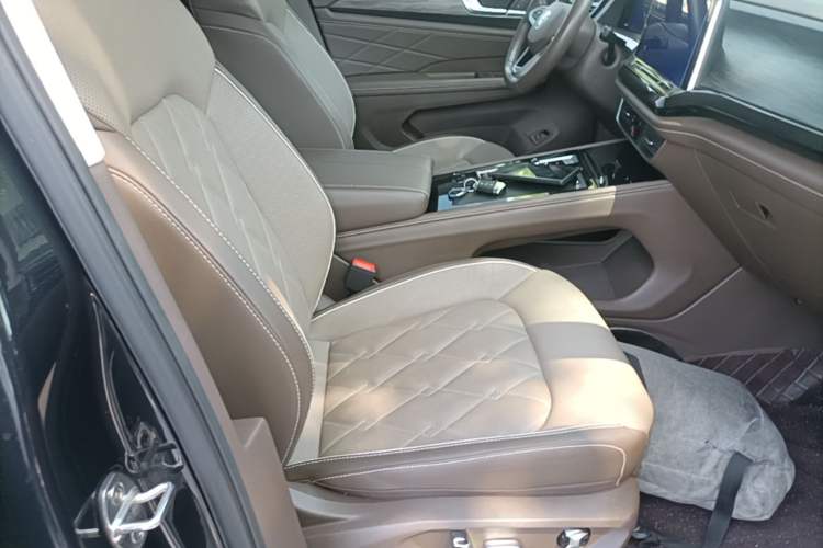 Used Volkswagen Viloran 2023 380TSI Prestige Edition Right Front Seat