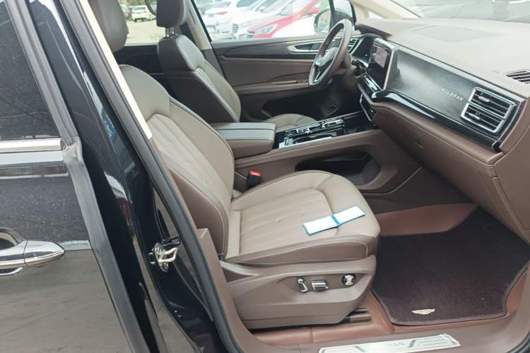 Used Volkswagen Viloran 2023 Facelift 330TSI Luxury Edition Right Front Seat