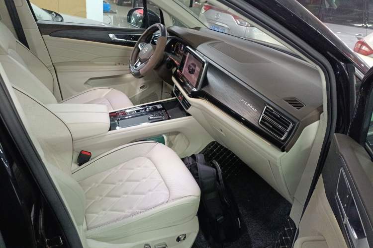 Used Volkswagen Viloran 2023 Revised 380TSI Prestige Edition Right Front Seat