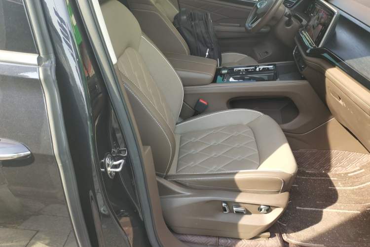 Used Volkswagen Viloran 2023 380TSI Prestige Edition Right Front Seat