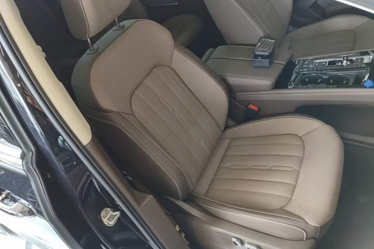 Used Volkswagen Viloran 2023 380TSI Luxury Edition Right Front Seat