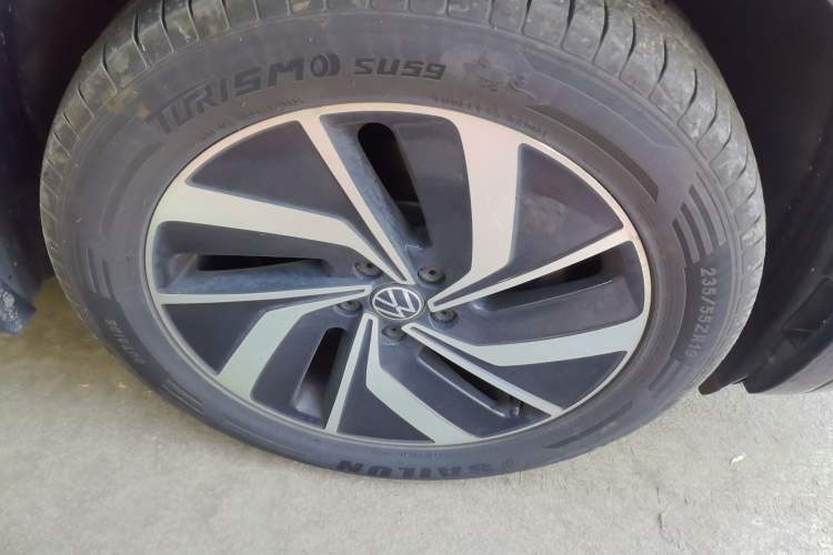 Used Volkswagen Viloran 2023 380TSI Luxury Edition Right Front Wheel Hub