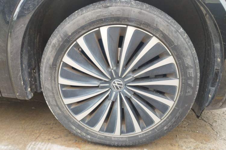 Used Volkswagen Viloran 2023 380TSI Prestige Edition Right Front Wheel Hub
