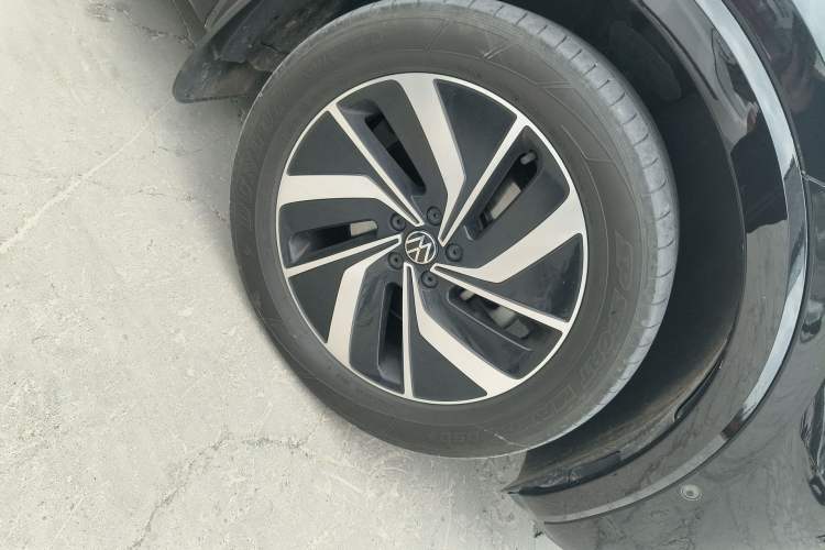 Used Volkswagen Viloran 2023 Revised Version 380TSI Luxury Edition Right Front Wheel Hub