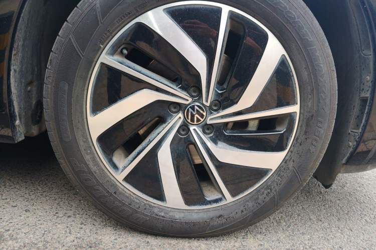 Used Volkswagen Viloran 2023 380TSI Luxury Edition Right Front Wheel Hub