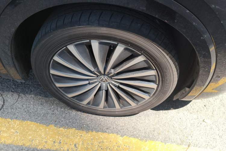 Used Volkswagen Viloran 2023 Revised 380TSI Prestige Edition Right Front Wheel Hub