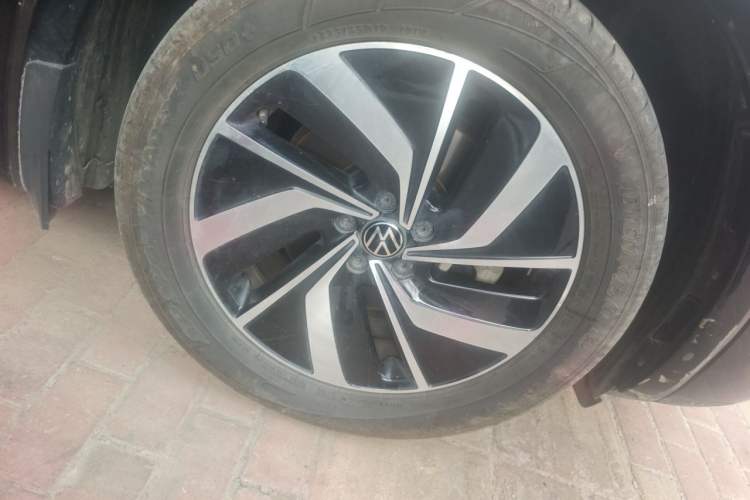 Used Volkswagen Viloran 2023 380TSI Luxury Edition Right Front Wheel Hub