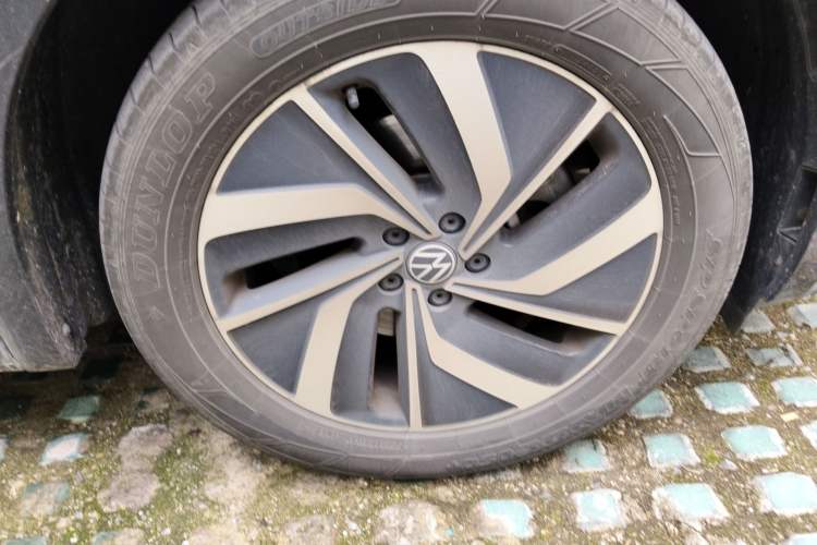 Used Volkswagen Viloran 2023 Revised Version 380TSI Luxury Edition Right Front Wheel Hub