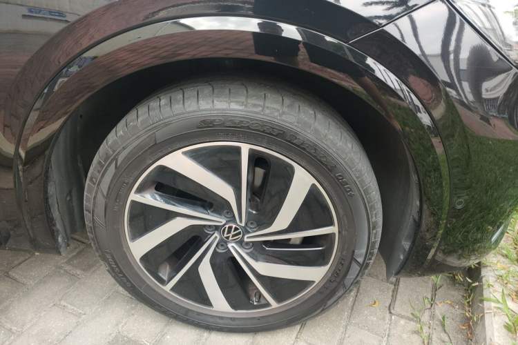 Used Volkswagen Viloran 2023 380TSI Luxury Edition Right Front Wheel Hub