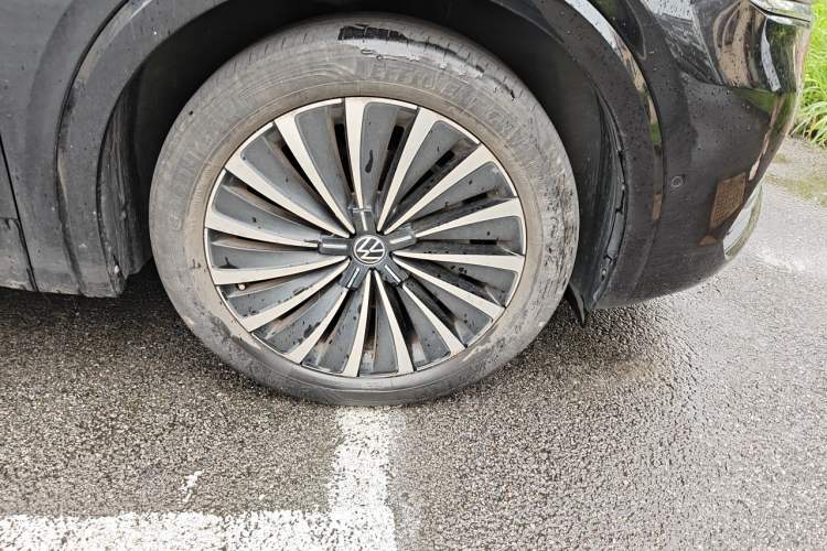 Used Volkswagen Viloran 2023 380TSI Prestige Edition Right Front Wheel Hub