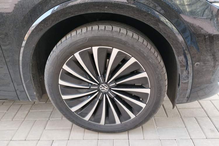 Used Volkswagen Viloran 2023 Revised 380TSI Prestige Edition Right Front Wheel Hub