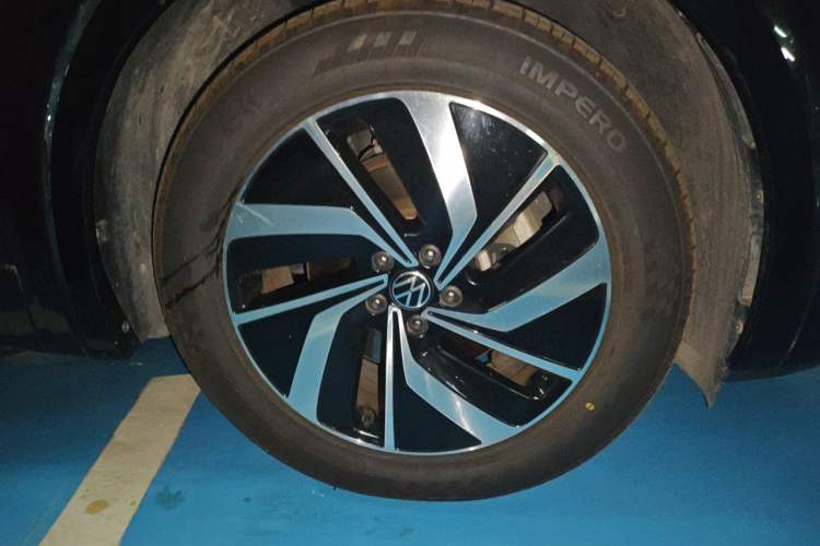 Used Volkswagen Viloran 2023 Revised Version 380TSI Luxury Edition Right Front Wheel Hub