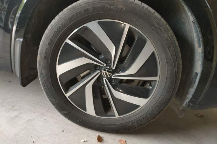 Used Volkswagen Viloran 2023 380TSI Luxury Edition Right Front Wheel Hub