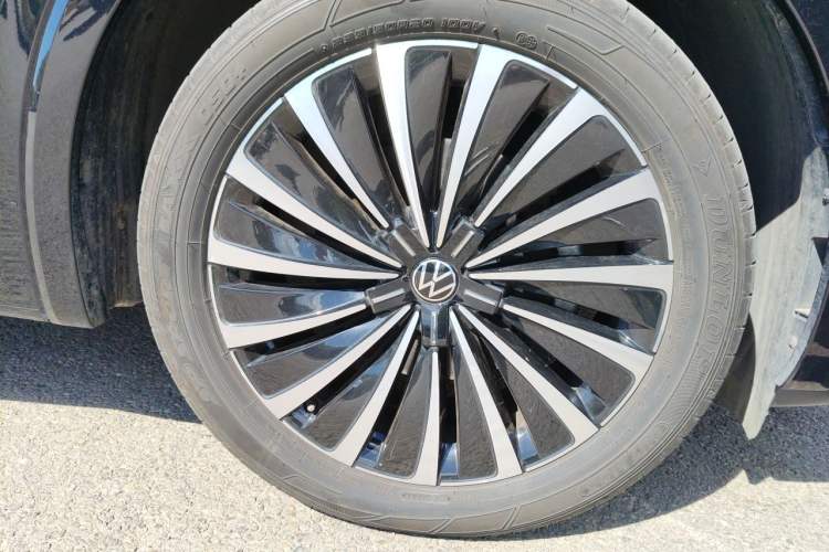 Used Volkswagen Viloran 2023 380TSI Prestige Edition Right Front Wheel Hub