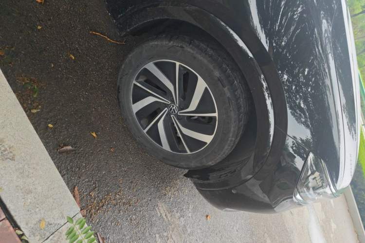 Used Volkswagen Viloran 2023 380TSI Luxury Edition Right Front Wheel Hub