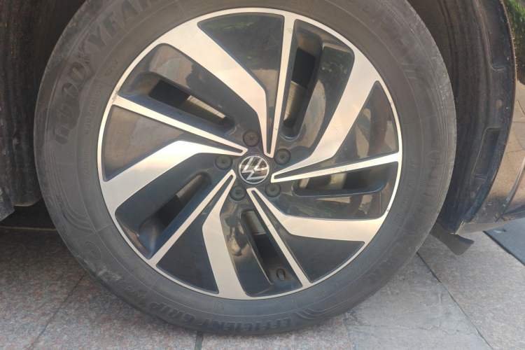 Used Volkswagen Viloran 2023 Revised Version 380TSI Luxury Edition Right Front Wheel Hub